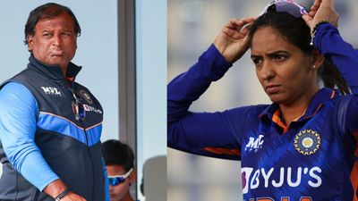 कोच रमेश पोवार से मतभेद पर हरमनप्रीत कौर ने अब तोड़ी चुप्पी, कहा - उनको वापस भेजने में... SportsTak Hindi