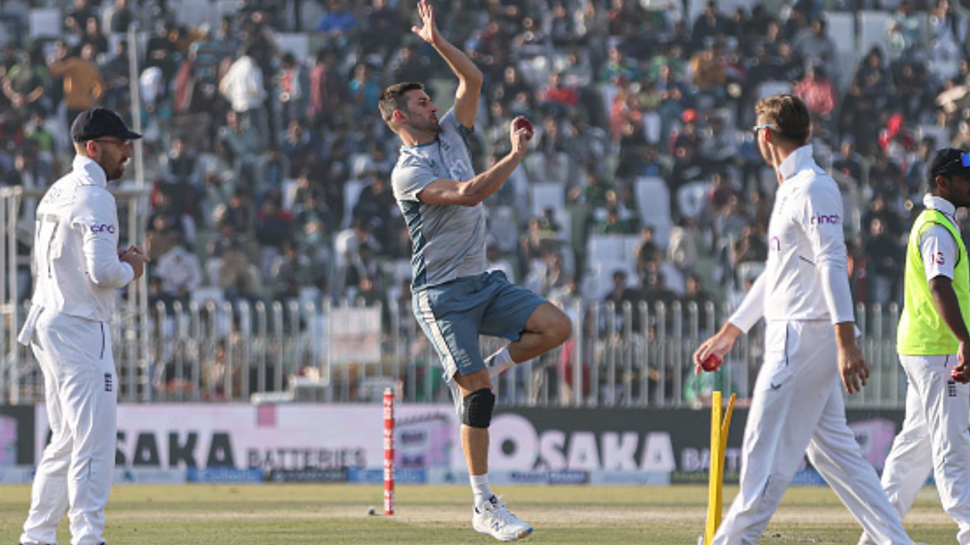 Pak vs Eng : मुल्तान टेस्ट से पहले इंग्लैंड ने किया बड़ा बदलाव, 150 की रफ्तार वाला गेंदबाज हुआ शामिल Pak vs Eng : मुल्तान टेस्ट से पहले इंग्लैंड ने किया बड़ा बदलाव, 150 की रफ्तार वाला गेंदबाज हुआ शामिल