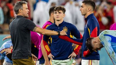 FIFA World Cup से बाहर हुआ स्पेन तो मैनेजर लुई एनरिक को किया गया बर्खास्त SportsTak Hindi