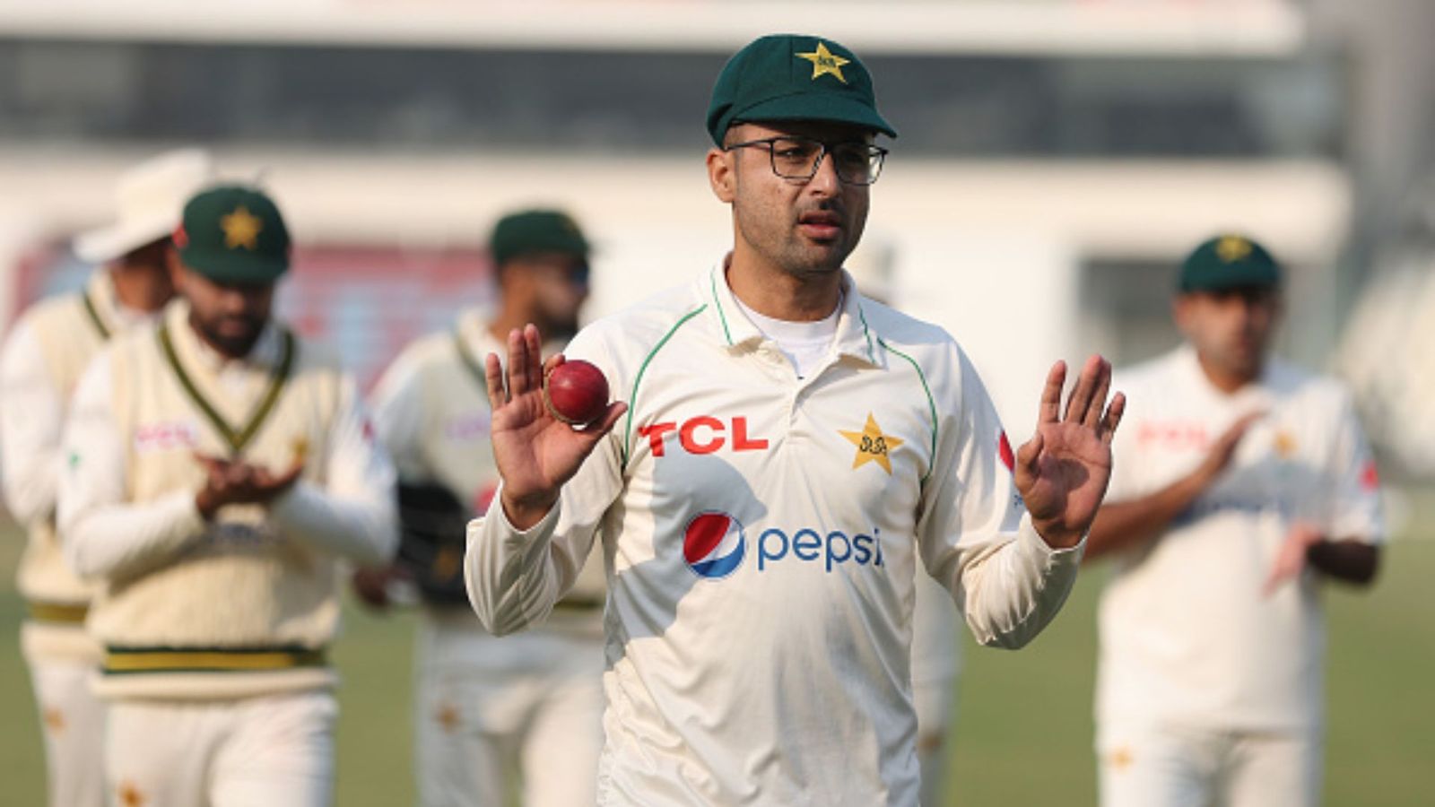 PAK vs ENG: दोस्तों में 'जादूगर' और मैदान में 'बाजीगर', जानिए कौन है अंग्रेजों को धूल चटाने वाले पाकिस्तान के स्पिनर अबरार? PAK vs ENG: दोस्तों में 'जादूगर' और मैदान में 'बाजीगर', जानिए कौन है अंग्रेजों को धूल चटाने वाले पाकिस्तान के स्पिनर अबरार?