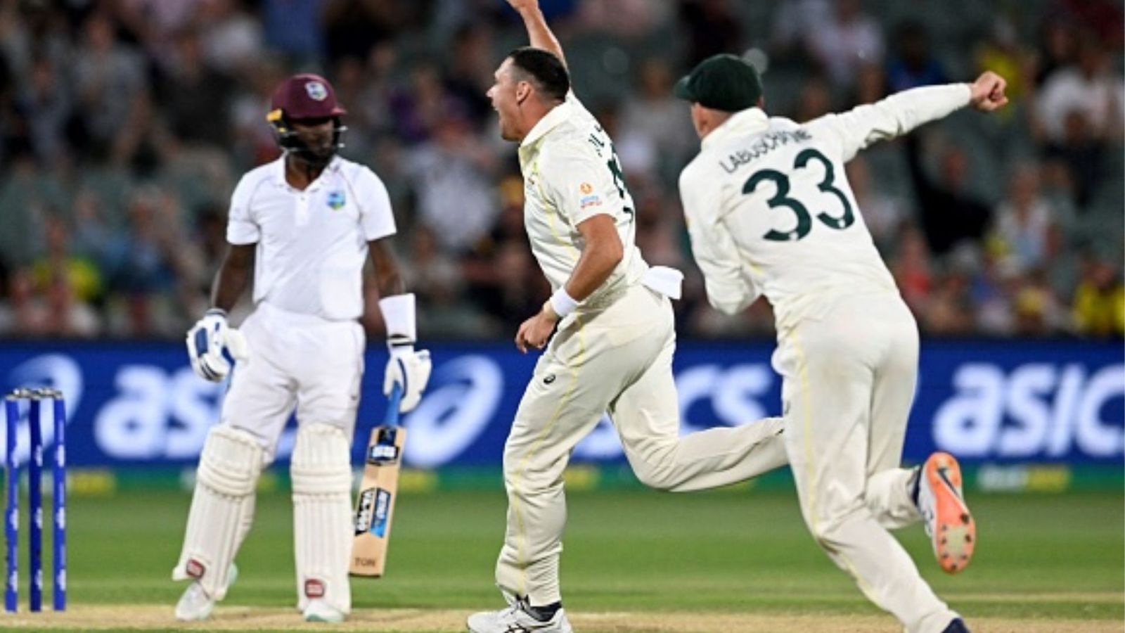 AUS vs WI: एक ओवर में तीन विकेट लेकर बोलैंड ने बोला हल्ला, सीरीज जीत के करीब कंगारू AUS vs WI: एक ओवर में तीन विकेट लेकर बोलैंड ने बोला हल्ला, सीरीज जीत के करीब कंगारू