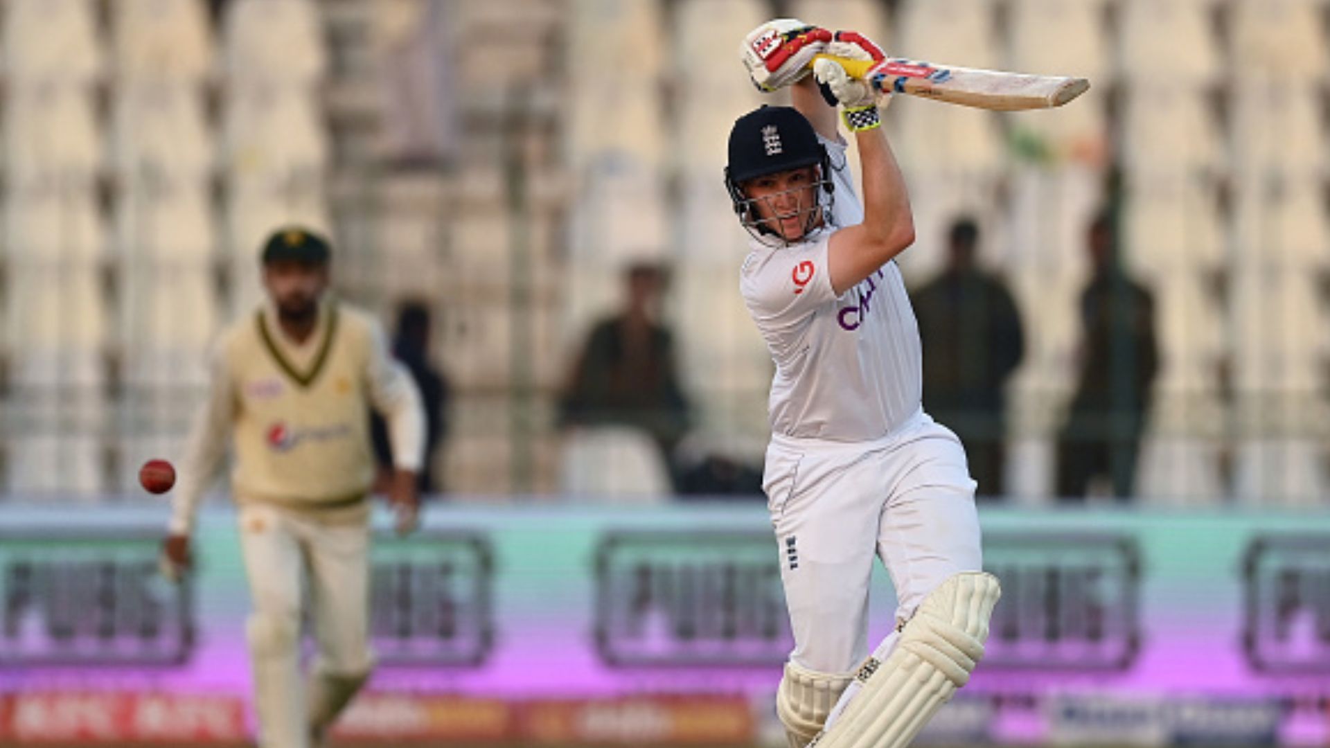 Pak vs Eng : इंग्लैंड ने मुल्तान में पाकिस्तान पर किया पलटवार, 79 रनों की बनाई बढ़त 