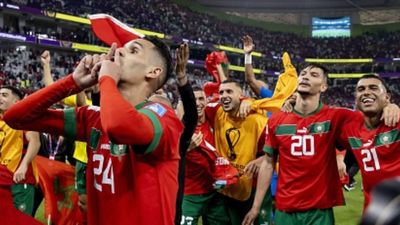 FIFA World Cup : 4 महीने पहले आया नया कोच, 14 विदेशी खिलाड़ी, जानें किस हैरतंगेज तरीके से सेमीफाइनल तक पहुंचा मोरक्को SportsTak Hindi