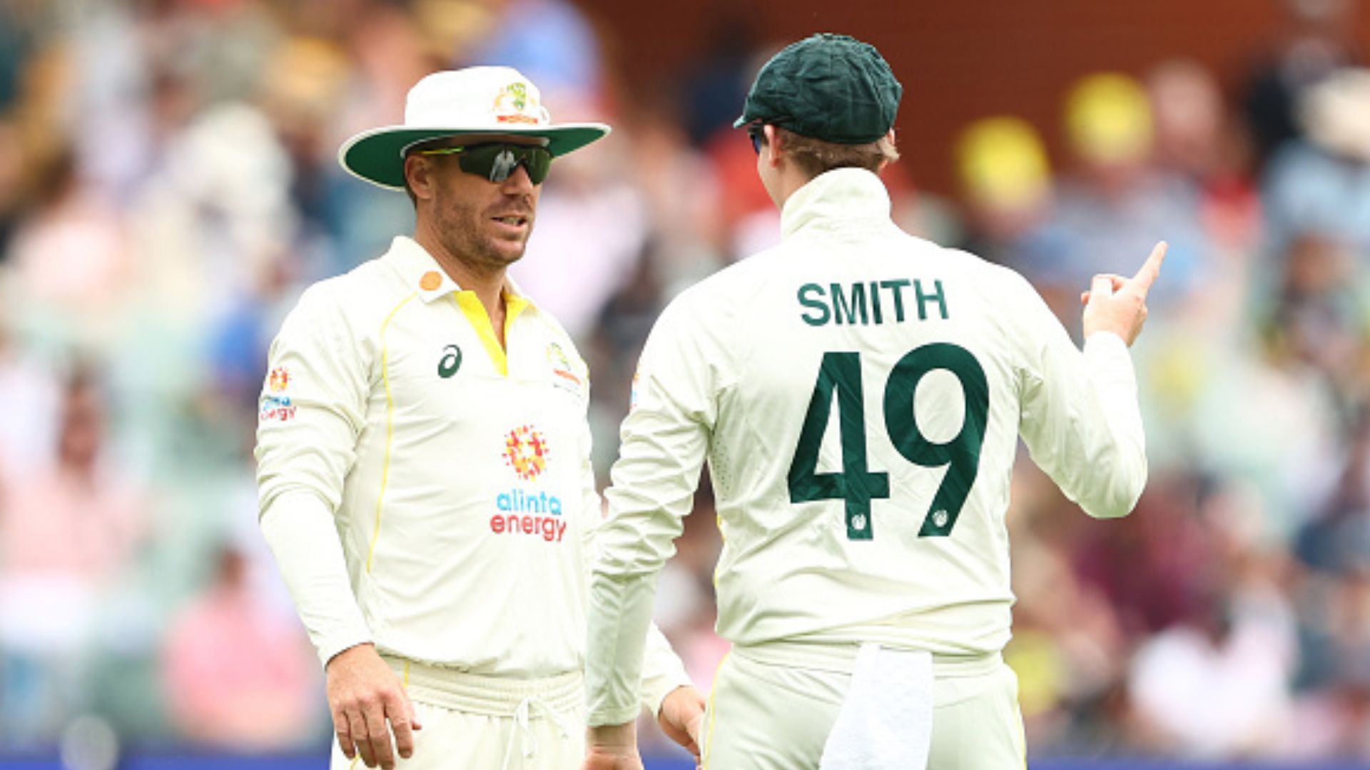 डेविड वॉर्नर की कप्तानी पर लगे आजीवन बैन पर स्मिथ ने तोड़ी चुप्पी, कहा - ध्यान भटकाने... डेविड वॉर्नर की कप्तानी पर लगे आजीवन बैन पर स्मिथ ने तोड़ी चुप्पी, कहा - ध्यान भटकाने...