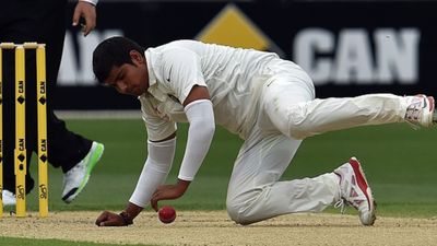 Ranji Roundup : पहले दिन 8 विकेट लेकर चमके कर्ण शर्मा तो कोहली ने भी ठोका शतक, 46 रन पर ही सिमट गया हरियाणा SportsTak Hindi