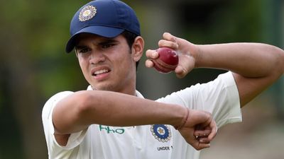 सचिन के बेटे अर्जुन तेंदुलकर ने किया रणजी ट्रॉफी में डेब्यू, मुंबई नहीं बल्कि इस टीम से खेला पहला मैच SportsTak Hindi