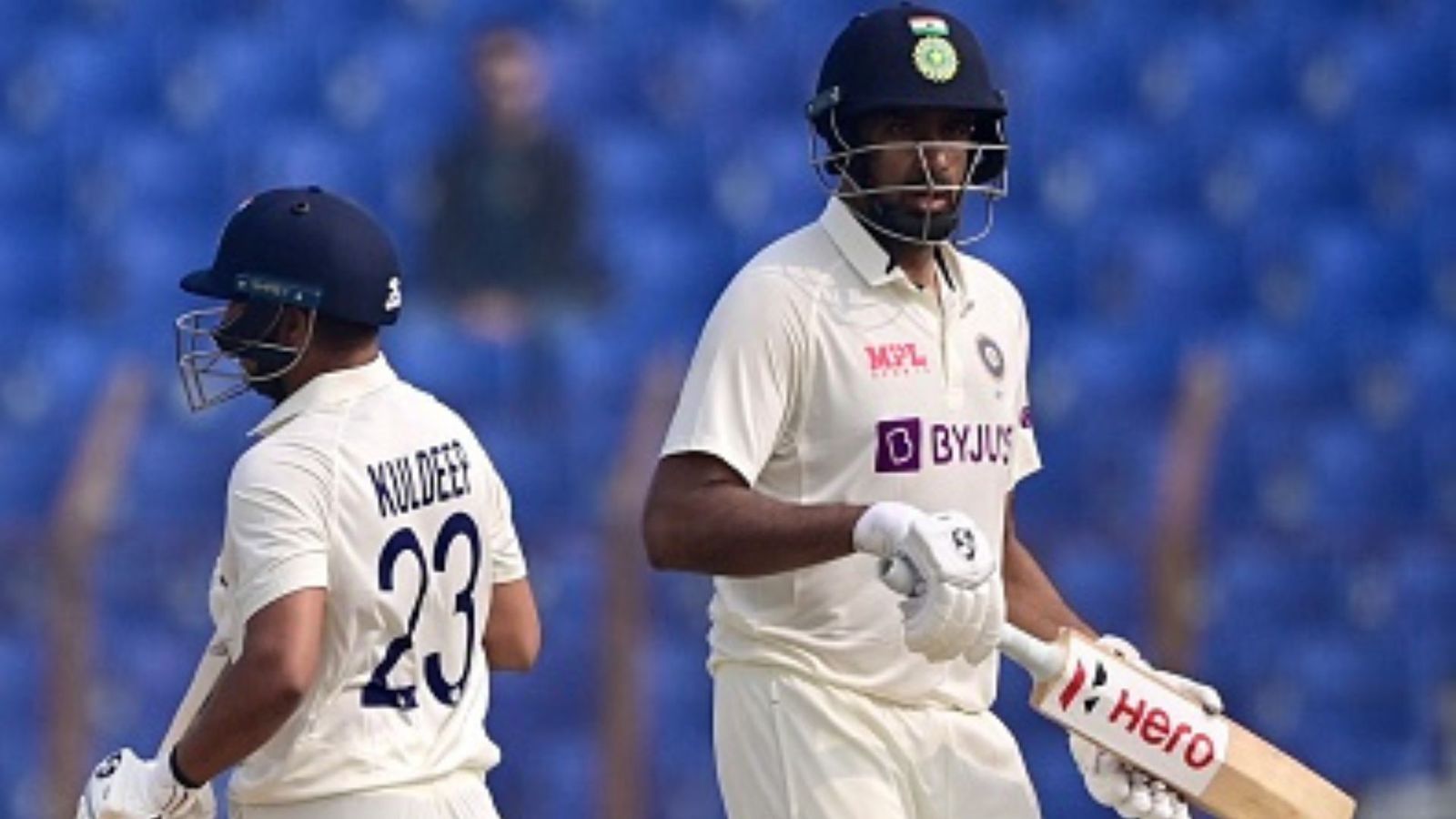 IND vs BAN: टीम इंडिया की पहली पारी खत्म, अश्विन-कुलदीप के दम पर बनाए 404 रन IND vs BAN: टीम इंडिया की पहली पारी खत्म, अश्विन-कुलदीप के दम पर बनाए 404 रन