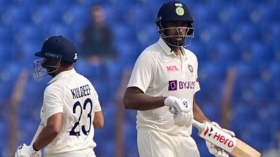 IND vs BAN: टीम इंडिया की पहली पारी खत्म, अश्विन-कुलदीप के दम पर बनाए 404 रन SportsTak Hindi