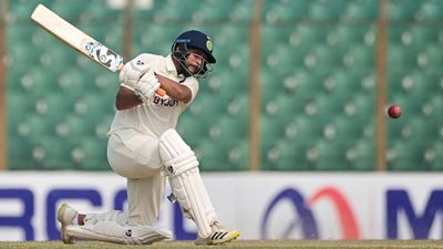 Ind vs Ban, 1st Test : बांग्लादेश के 133 रन पर गिरे 8 विकेट, कुलदीप के हरफनमौला प्रदर्शन से 271 रन आगे भारत SportsTak Hindi