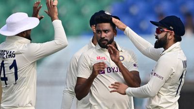 Ind vs Ban : बांग्लादेश में सिराज ने पहली गेंद पर कैसे लिया पहला विकेट, खुद बताया प्लान SportsTak Hindi