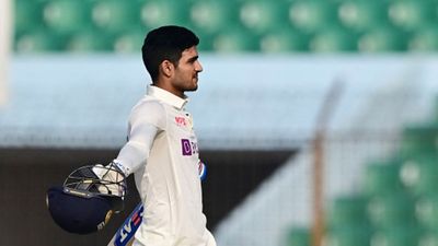 Ind vs Ban : बांग्लादेश के खिलाफ टेस्ट करियर का पहला शतक जड़ने के बाद गिल ने कहा - ये मेरे परिवार... SportsTak Hindi