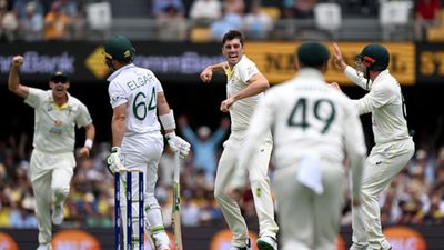 AUSvsSA: 2 दिन में गिरे 34 विकेट और साउथ अफ्रीका हारा तो डीन एल्गर पिच को लेकर बरसे, बोले- मेरा दिमाग... SportsTak Hindi