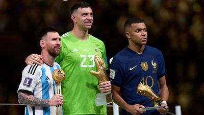 FIFA World Cup : जानिए कौन है गोल्डन बूट जीतने वाले एम्बापे, जिन्होंने मेसी को भी दिया पछाड़ SportsTak Hindi