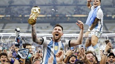 'मेसी... तुम दुनिया खत्म होने तक खेलते रहो, हम तुम्हें दुनिया खत्म होने तक देखते रहें' SportsTak Hindi