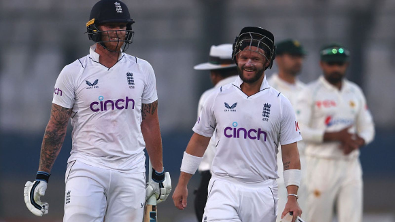 PAK vs ENG: अंग्रेजों ने तीसरे दिन अपनाया बैजबॉल, सीरीज व्हाइटवॉश से महज 55 रन दूर PAK vs ENG: अंग्रेजों ने तीसरे दिन अपनाया बैजबॉल, सीरीज व्हाइटवॉश से महज 55 रन दूर