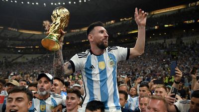 FIFA को वर्ल्ड कप से उम्मीद से ज्यादा कमाई, विवादों की छाया के बीच यूरोप से कम लोग गए कतर SportsTak Hindi