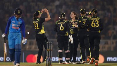 दीप्ति शर्मा की फिफ्टी पर भारी पड़ी हीदर ग्राहम की हैट्रिक, भारत 54 रन से हारा, ऑस्ट्रेलिया ने 4-1 से जीती सीरीज SportsTak Hindi