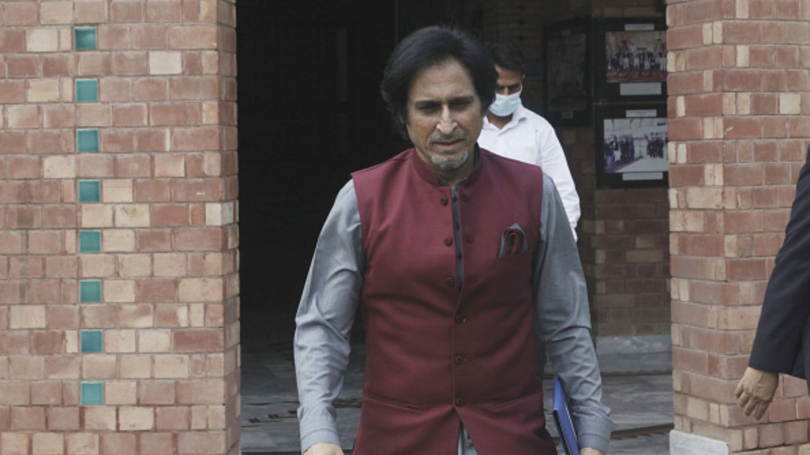 रमीज राजा की पाकिस्तान क्रिकेट बोर्ड के चेयरमैन पद से छुट्टी, इस शख्स को मिली कुर्सी रमीज राजा की पाकिस्तान क्रिकेट बोर्ड के चेयरमैन पद से छुट्टी, इस शख्स को मिली कुर्सी