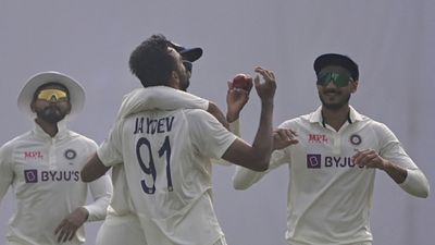 12 साल, 6 दिन और 179 गेंदों के बाद जयदेव उनादकट को मिला पहला विकेट, डाली ऐसी बॉल कि गच्चा खा गया बल्लेबाज, VIDEO SportsTak Hindi