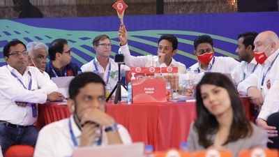 IPL 2023 Auction में 405 खिलाड़ियों पर लगेगी बोली, करन, स्टोक्स, ग्रीन, अग्रवाल के लिए खाली होंगी तिजोरियां! SportsTak Hindi