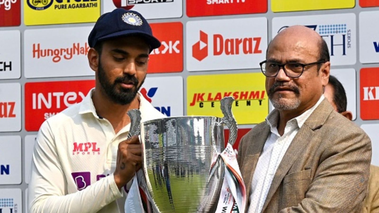 IND vs BAN: सीरीज जीत के बाद केएल राहुल ने बताया ड्रेसिंग रूम का हाल, कहा- 'झूठ नहीं बोलूंगा' IND vs BAN: सीरीज जीत के बाद केएल राहुल ने बताया ड्रेसिंग रूम का हाल, कहा- 'झूठ नहीं बोलूंगा'