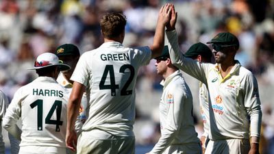 AUS vs SA: कैमरन के कमाल से 189 पर सिमटी अफ्रीकी टीम, यानसेन-वेरेन ने बचाई लाज, 144 रन पीछे कंगारू SportsTak Hindi