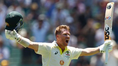 Aus vs SA : 1089 दिन बाद वॉर्नर का गरजा बल्ला, 100वें टेस्ट में शतक जड़ बनाया अनोखा रिकॉर्ड SportsTak Hindi