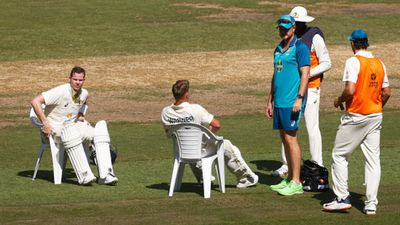 AUSvsSA: डेविड वॉर्नर ने ऐतिहासिक टेस्ट में ठोकी रिकॉर्ड डबल सेंचुरी, ऑस्ट्रेलिया ने साउथ अफ्रीका पर कसा शिकंजा SportsTak Hindi