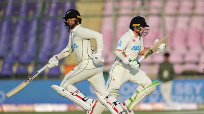 PAKvsNZ: कॉन्वे-लैथम ने ठोके अर्धशतक, पाकिस्तानी बॉलिंग की फिर खुली पोल, न्यूजीलैंड का करारा जवाब SportsTak Hindi