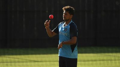 फेवरेट था तो उसको खिलाया क्यों नहीं? कार्तिक और केकेआर पर कुलदीप यादव के कोच का बड़ा आरोप SportsTak Hindi