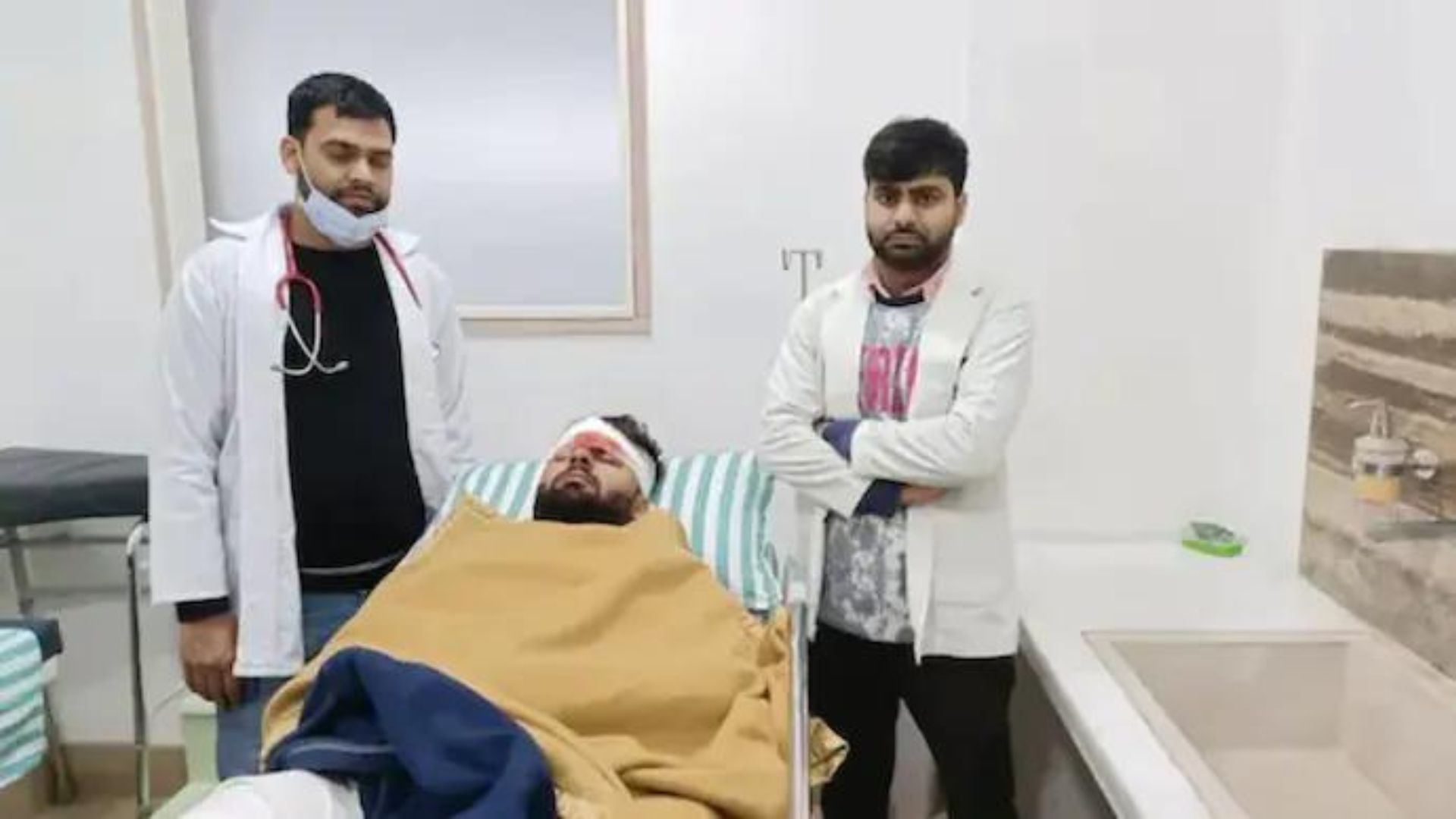 ऋषभ पंत की हेल्थ पर आई बड़ी अपडेट, इस खतरे से बचने के लिए अस्पताल ने प्राइवेट वॉर्ड में किया शिफ्ट