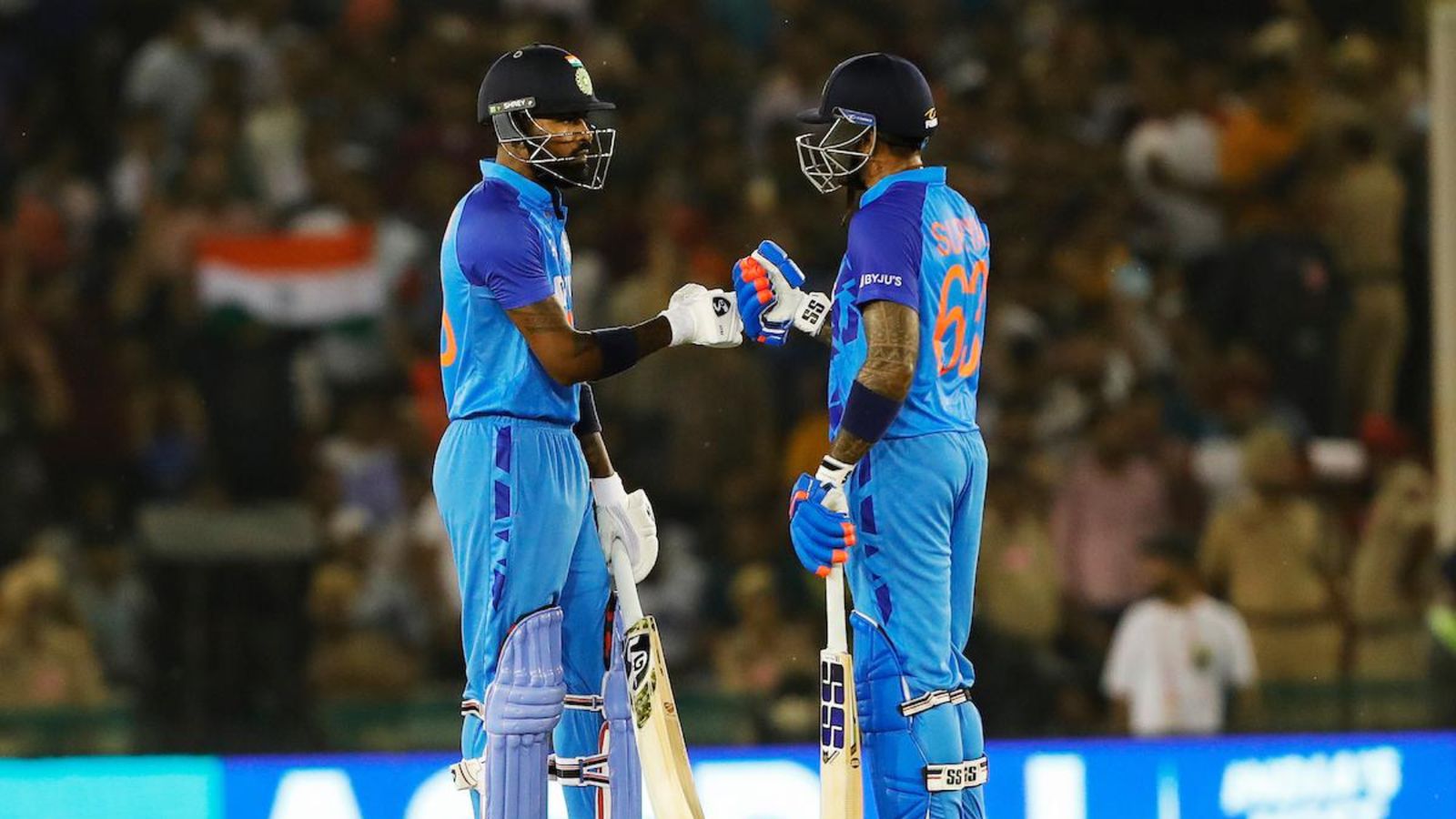 हार्दिक ने सूर्यकुमार यादव को टेस्ट टीम में लेने का किया सपोर्ट, बोले- वह सबसे अहम खिलाड़ी हार्दिक ने सूर्यकुमार यादव को टेस्ट टीम में लेने का किया सपोर्ट, बोले- वह सबसे अहम खिलाड़ी