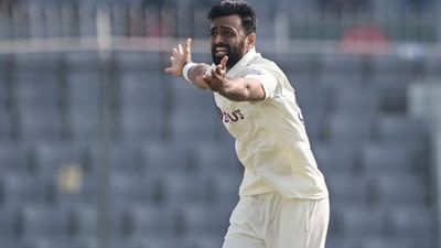 जयदेव उनादकट की आग उगलती गेंदों ने काटा बवाल, खाता भी नहीं खोल पाए दिल्ली के टॉप 4 बल्लेबाज, पहले ओवर में हैट्रिक लेकर रचा इतिहास SportsTak Hindi