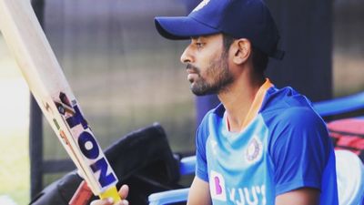 भारत का शतकवीर खिलाड़ी, लगातार 5वें मैच में उड़ाया सैकड़ा, टीम इंडिया में एंट्री का कर रहा इंतजार SportsTak Hindi