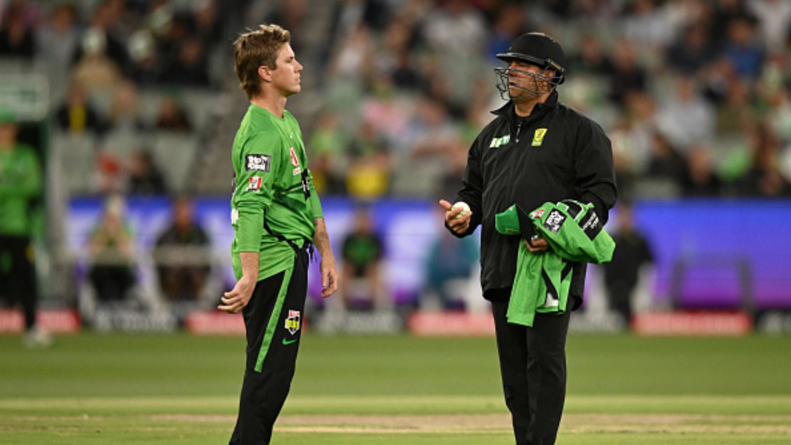 BBL: ऑस्ट्रेलियाई स्पिनर एडम जैंपा ने नॉन स्ट्राइक पर बल्लेबाज को किया रन आउट, अंपायर ने नहीं दिया आउट, जानिए क्यों BBL: ऑस्ट्रेलियाई स्पिनर एडम जैंपा ने नॉन स्ट्राइक पर बल्लेबाज को किया रन आउट, अंपायर ने नहीं दिया आउट, जानिए क्यों