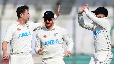 PAKvsNZ: 10 और 11 नंबर के कीवी बल्लेबाजों ने पाकिस्तान के छक्के छुड़ाए, न्यूजीलैंड ने दूसरे टेस्ट में कसा शिकंजा SportsTak Hindi