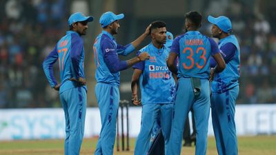 बड़ी खबर: दूसरे टी20 से पहले टीम इंडिया को लगा बड़ा झटका, चोट के चलते बाहर हुआ ये धाकड़ बल्लेबाज SportsTak Hindi