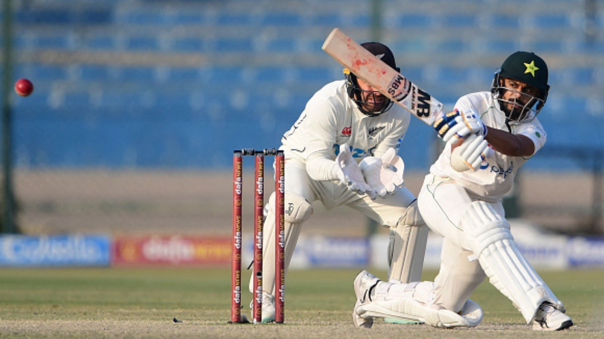 PAK vs NZ: सरफराज की धांसू पारी तो सऊद शकील का शतक, पाकिस्तान ने की मैच में वापसी, सिर्फ 42 रन से पीछे