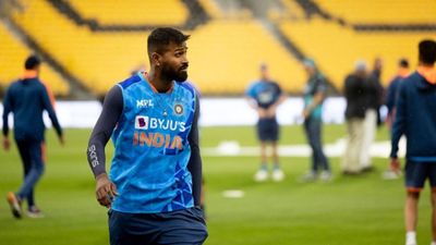 'हार्दिक पंड्या के 'वांटेड' खिलाड़ी को लेकर लोगों में हो रही है लड़ाई', जडेजा ने किसके लिए कहा ऐसा ? SportsTak Hindi