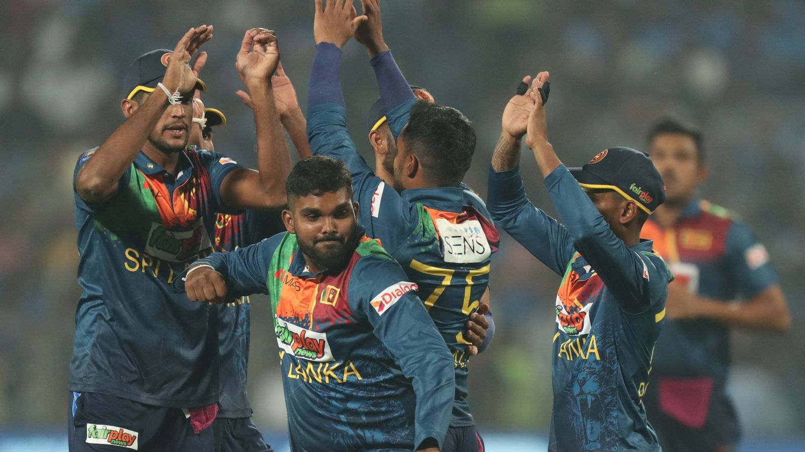 INDvsSL: अक्षर-सूर्या की आतिशबाजी गई बेकार, टीम इंडिया श्रीलंका से घर में 6 साल बाद हारी INDvsSL: अक्षर-सूर्या की आतिशबाजी गई बेकार, टीम इंडिया श्रीलंका से घर में 6 साल बाद हारी