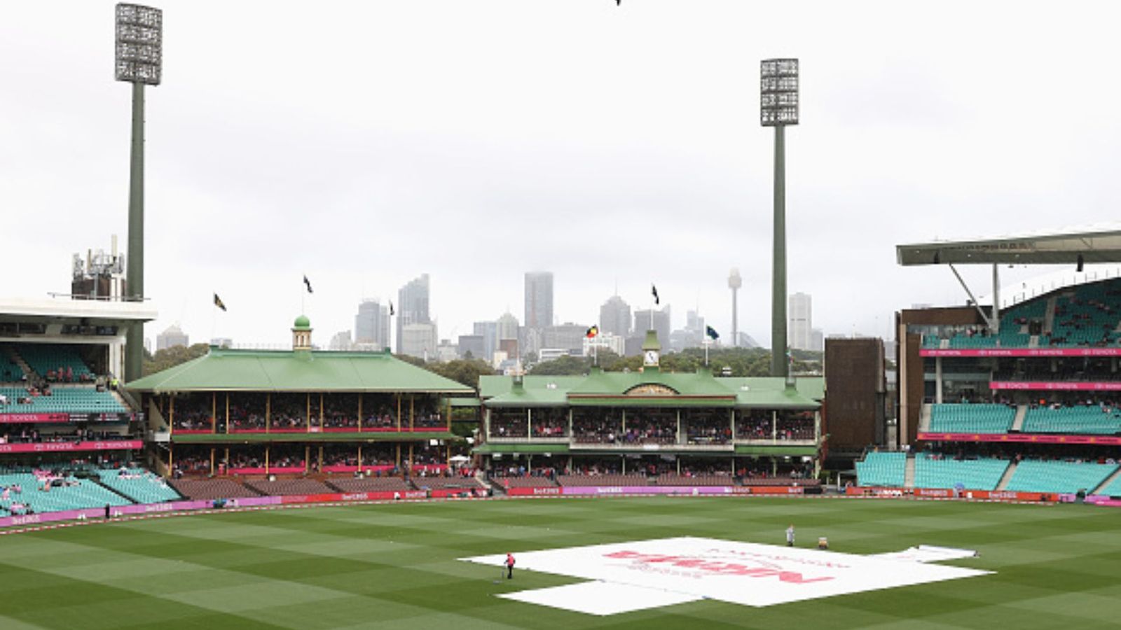 AUS vs SA: बारिश की भेंट चढ़ा सिडनी टेस्ट का तीसरा दिन, टीम इंडिया की चिंता बढ़ी AUS vs SA: बारिश की भेंट चढ़ा सिडनी टेस्ट का तीसरा दिन, टीम इंडिया की चिंता बढ़ी