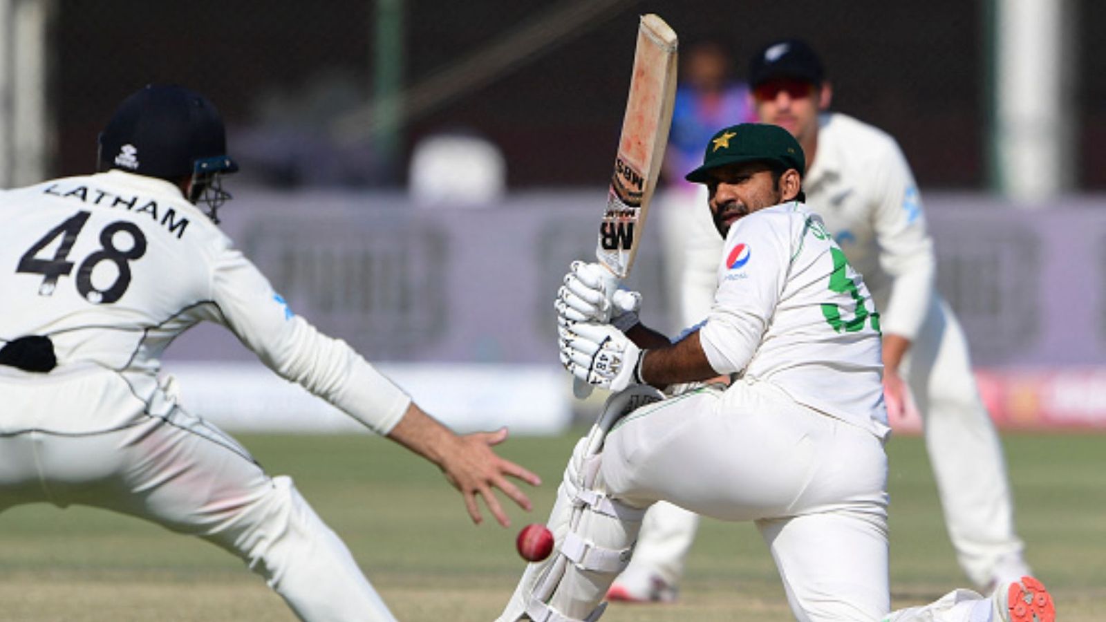 सरफराज ने शतक जड़ा तो रमीज राजा का पुराना बयान हुआ वायरल, कहा था, 'इसका करियर तो अब खत्म है' सरफराज ने शतक जड़ा तो रमीज राजा का पुराना बयान हुआ वायरल, कहा था, 'इसका करियर तो अब खत्म है'