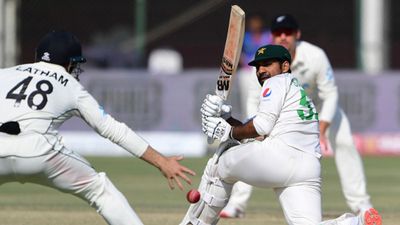 सरफराज ने शतक जड़ा तो रमीज राजा का पुराना बयान हुआ वायरल, कहा था, 'इसका करियर तो अब खत्म है' SportsTak Hindi