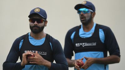 टीम इंडिया में कब वापसी करेंगे ऑलराउंडर रवींद्र जडेजा, अश्विन ने दे डाला बड़ा संकेत SportsTak Hindi