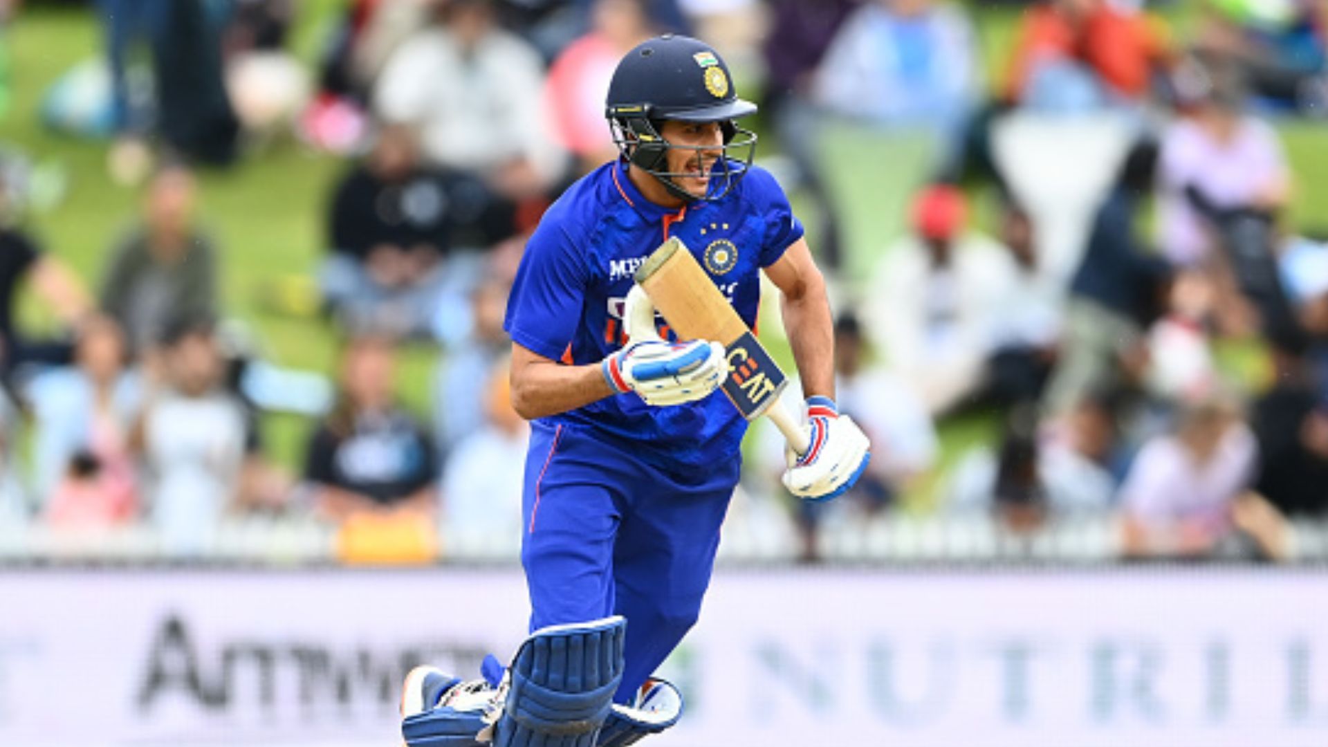 Ind vs SL : तीसरे T20I से शुभमन गिल को करो बाहर, पूर्व दिग्गज ने धोनी के ओपनर का सुझाया नाम 