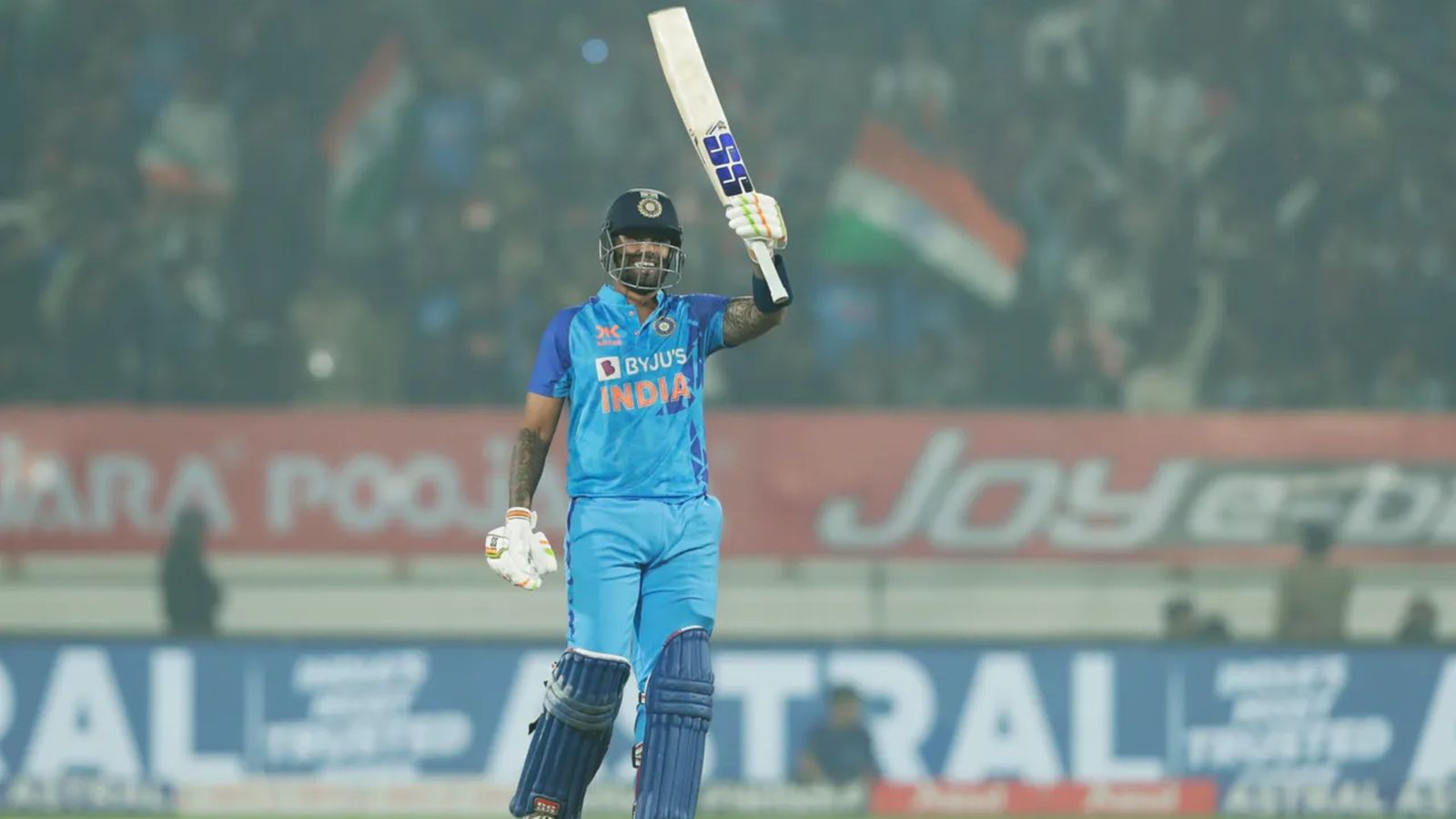 सूर्यकुमार यादव ने ठोका टी20 शतक, 6 महीने में तीसरी बार किया कमाल, मैक्सवेल-मनरो की बराबरी सूर्यकुमार यादव ने ठोका टी20 शतक, 6 महीने में तीसरी बार किया कमाल, मैक्सवेल-मनरो की बराबरी