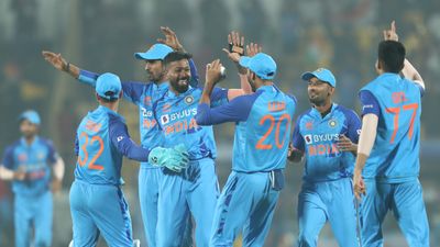 IND vs SL: सूर्या के शतक से भारत ने श्रीलंका को 91 रन से धूल चटाई, लगातार 12वीं टी20 सीरीज में अजेय रहने का किया कमाल SportsTak Hindi