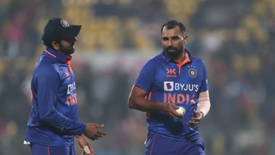 IND vs SL: मोहम्मद शमी ने श्रीलंकाई कप्तान को नॉन स्ट्राइक पर किया रन आउट पर टीम इंडिया ने वापस ली अपील, जानिए क्यों SportsTak Hindi