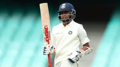 Ranji Trophy : 41 चौके से पृथ्वी शॉ ने काटा बवाल, तिहरा शतक जड़कर ऐसा करने वाले बने इकलौते क्रिकेटर SportsTak Hindi