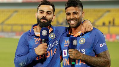 INDvsSL: विराट कोहली ने सूर्या से खराब फॉर्म पर कही दिल की बात, बोले- चिड़चिड़ा हो गया था SportsTak Hindi